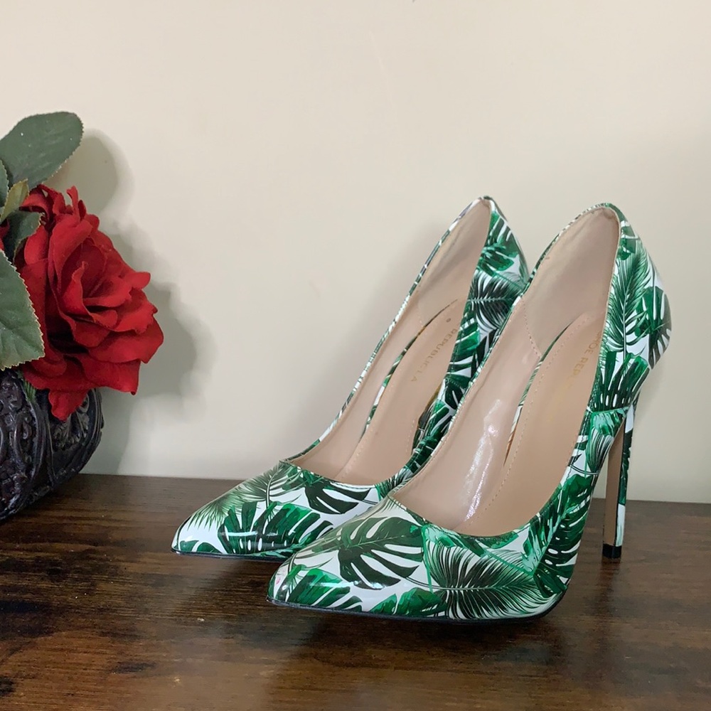 Shoe Republic Tropical Palm Leaf Printed Glossy Patent Leather Heels 👠 size 8